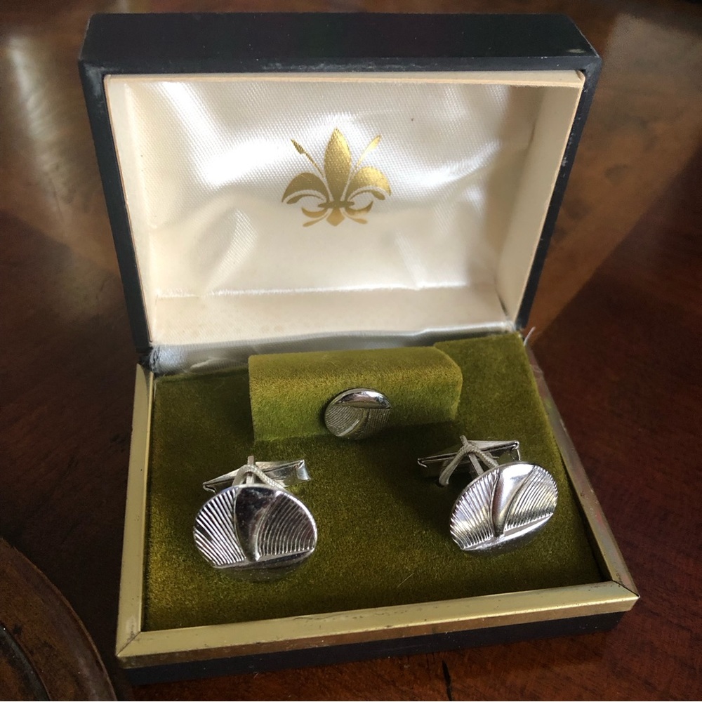 Men’s vintage textured design cuff link and tie pin boxed set